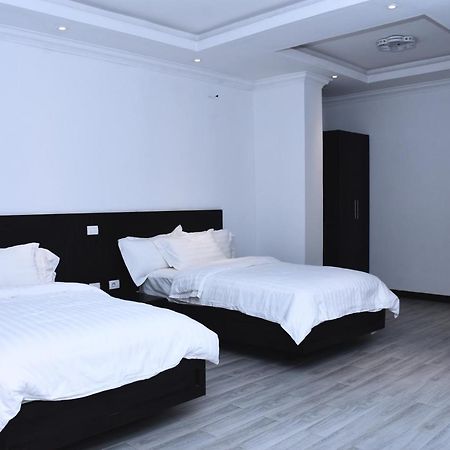 Yellow Apple Hotel Адис Абеба Екстериор снимка
