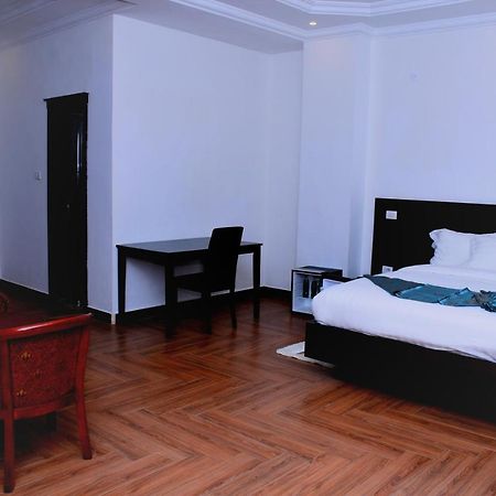 Yellow Apple Hotel Адис Абеба Екстериор снимка